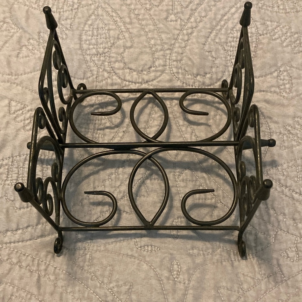 Southern Living at Home black wrought iron napkin holder w/bar weight.